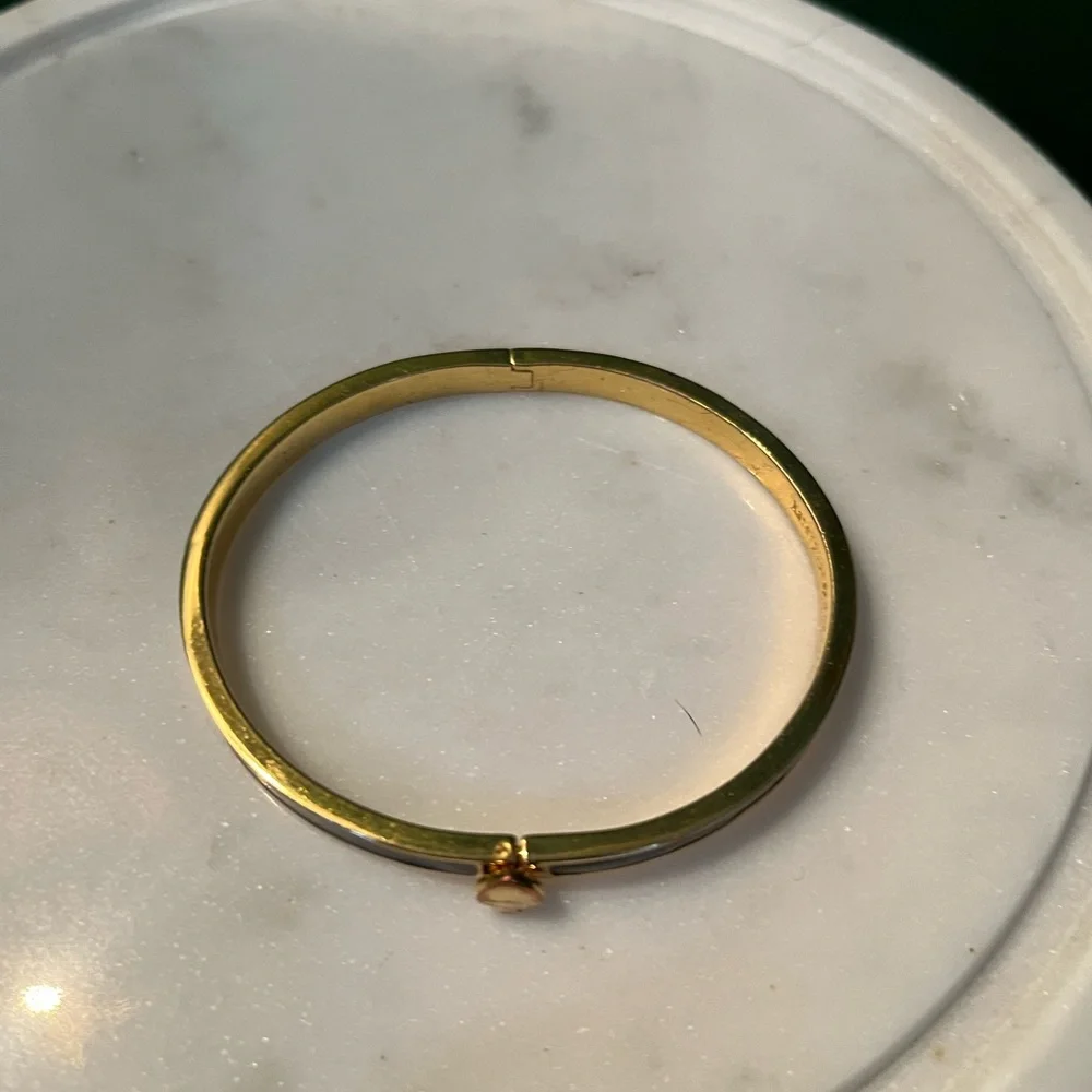 3/$30 KATE SPADE LIVE COLORFULLY BLACK ENAMEL SPADE GOLD BRACELET - Picture 2 of 4